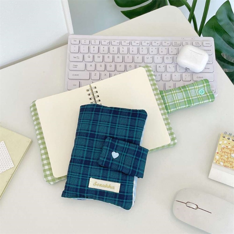 Zielono-biała tkanina w kratkę – Stationery Books recenzja i cena